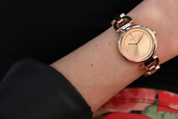 Часы наручные женские DKNY NY2769 кварцевые, браслет из букв, цвет розового золота, США