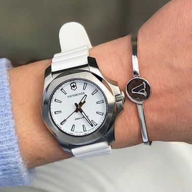 Жіночий годинник Victorinox Swiss Army I. N. O. X. V V241769