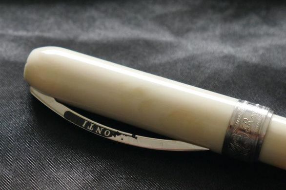 Ручка пір'яна Visconti 48235A10FP Rembrandt Ivory White Steel FP