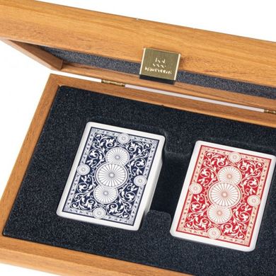 CXL30 Manopoulos Plastic coated playing cards in Walnut wooden case