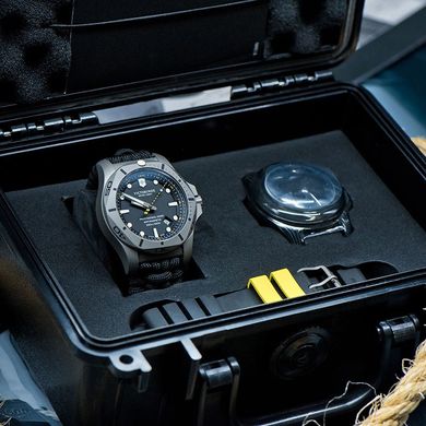 Мужские часы Victorinox Swiss Army I.N.O.X. Professional Diver Titanium V241812