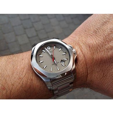 Мужские часы Victorinox SwissArmy INOX V241739