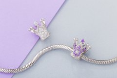 Шарм серебряный с камнями Корона Фиолетовый