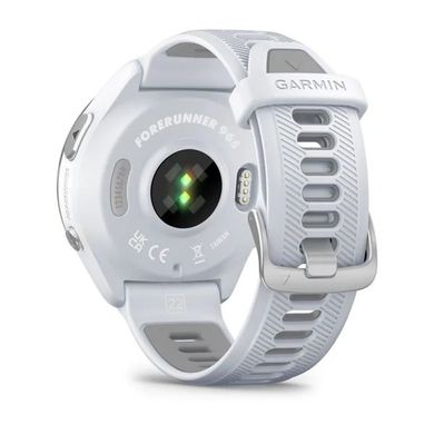 Смарт-годинник Garmin Forerunner 965 з титановим безелем, білим корпусом та біло-сірим силіконовим ремінцем