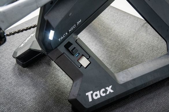 Смарт-тренажер для велосипеда Tacx NEO 3M з прямим приводом та 11-швидкісною касетою