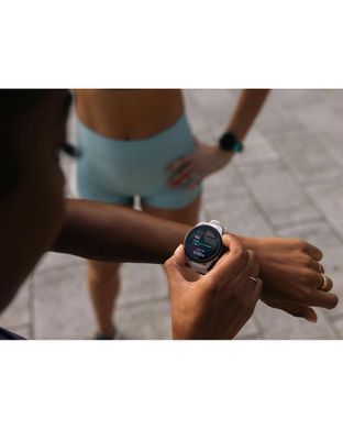 Смарт-часы Garmin Forerunner 165, силиконовый ремешок цвета туманно-серый/белый камень