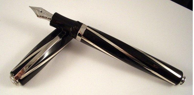 Ручка перьевая Visconti 26702PDA56F Divina Black FP Medium 23KT F